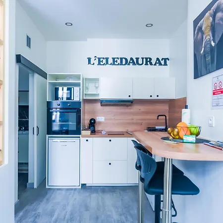 L' Eledaurat : Standing Centre